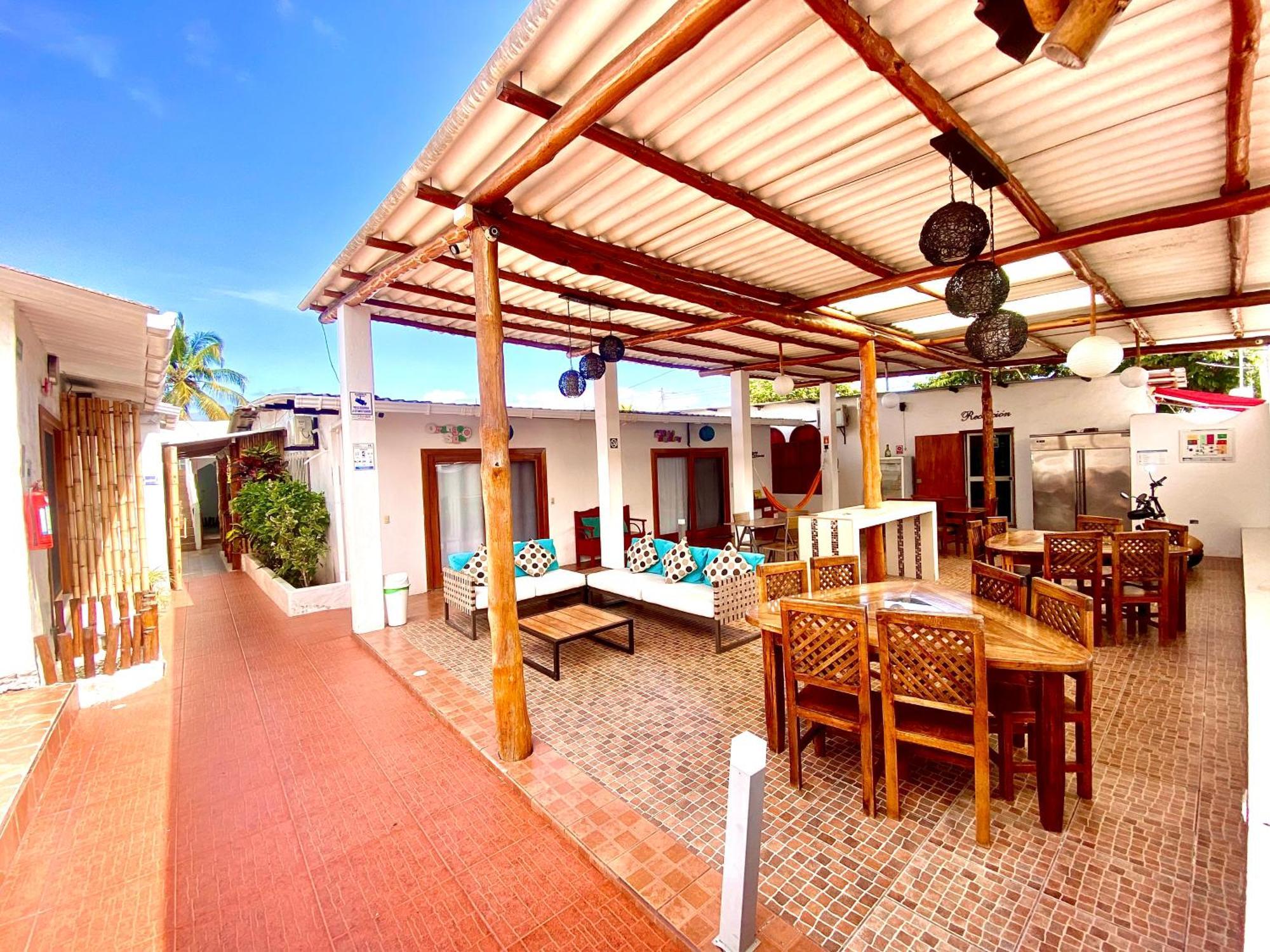Zurisadai Hotel Puerto Ayora  Exterior photo