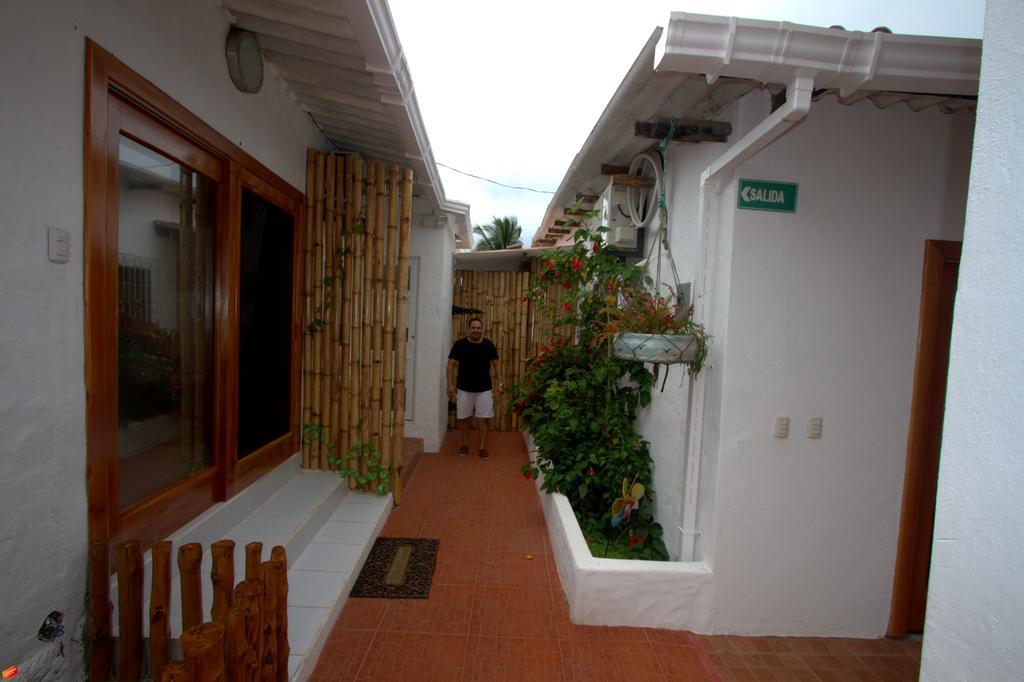 Zurisadai Hotel Puerto Ayora  Exterior photo