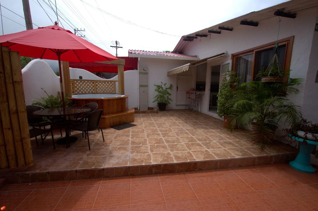 Zurisadai Hotel Puerto Ayora  Exterior photo