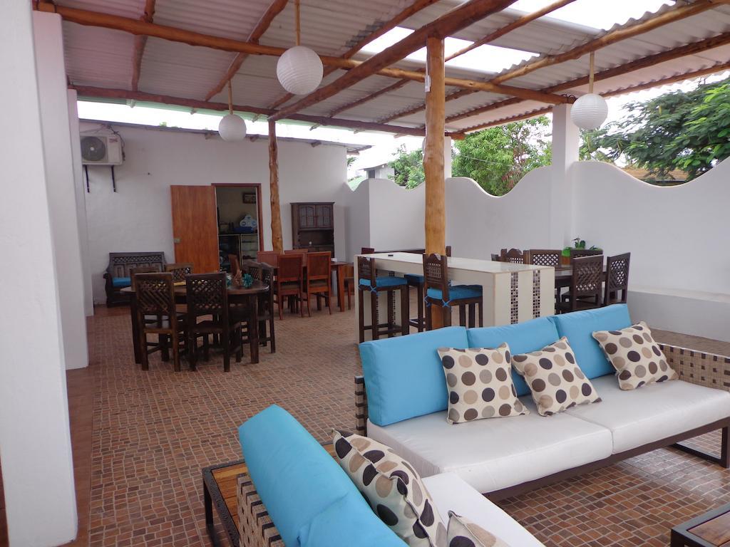 Zurisadai Hotel Puerto Ayora  Exterior photo